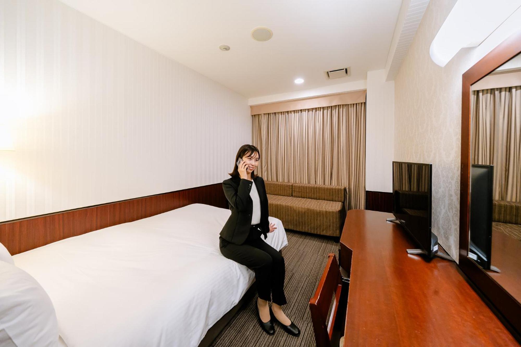 Hotel Hillarys Osaka Quarto foto