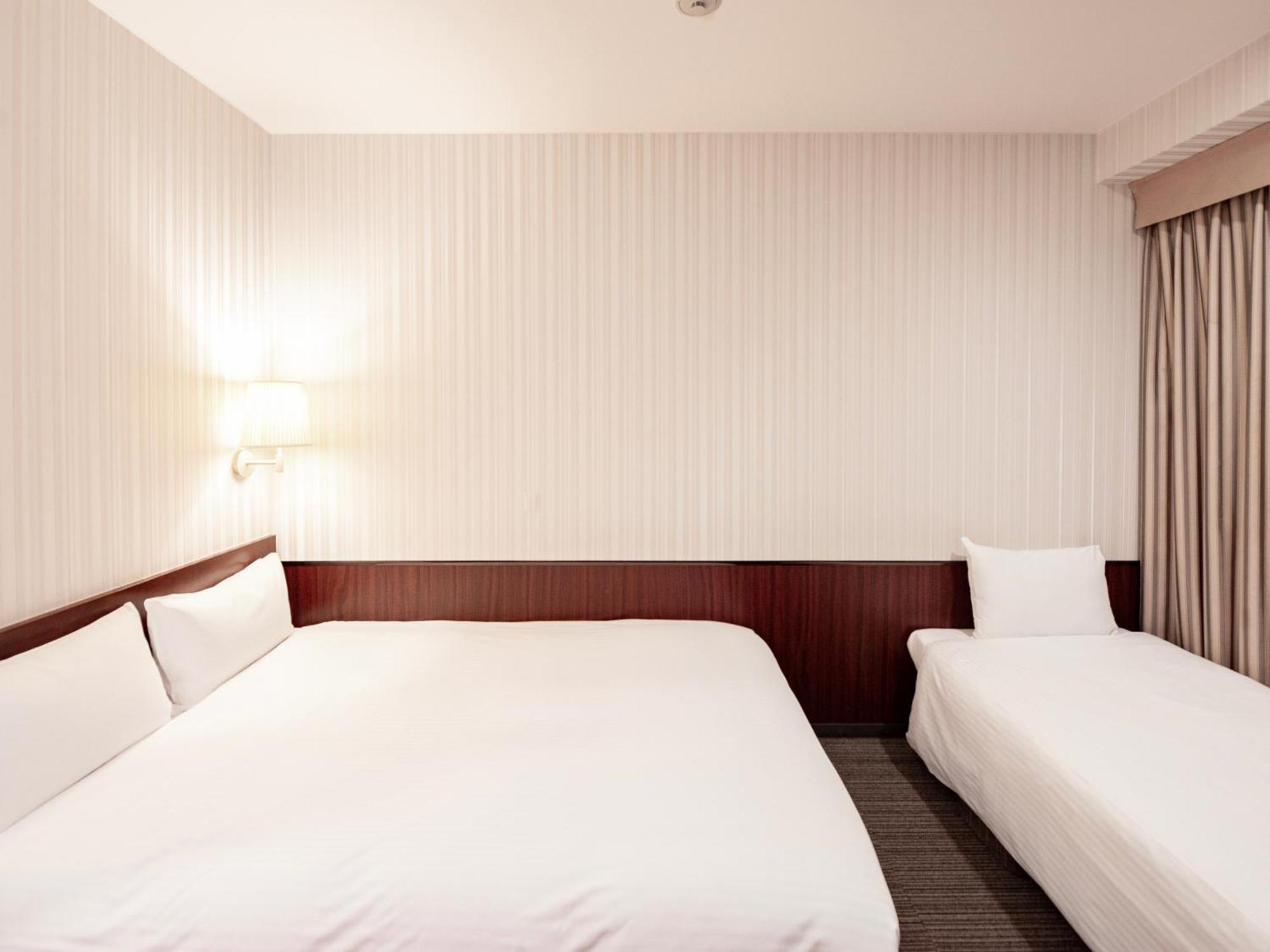 Hotel Hillarys Osaka Quarto foto